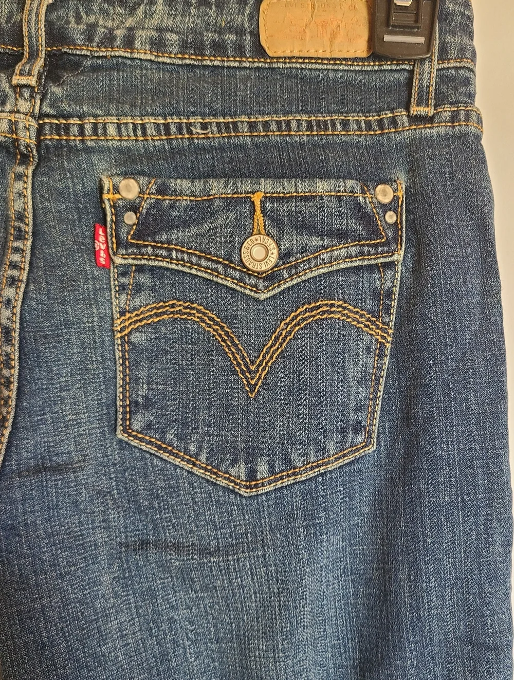 Levi's Womens Red Tab Mid Rise Cuffed Capri Jeans Size 8 Button Flap Pocket